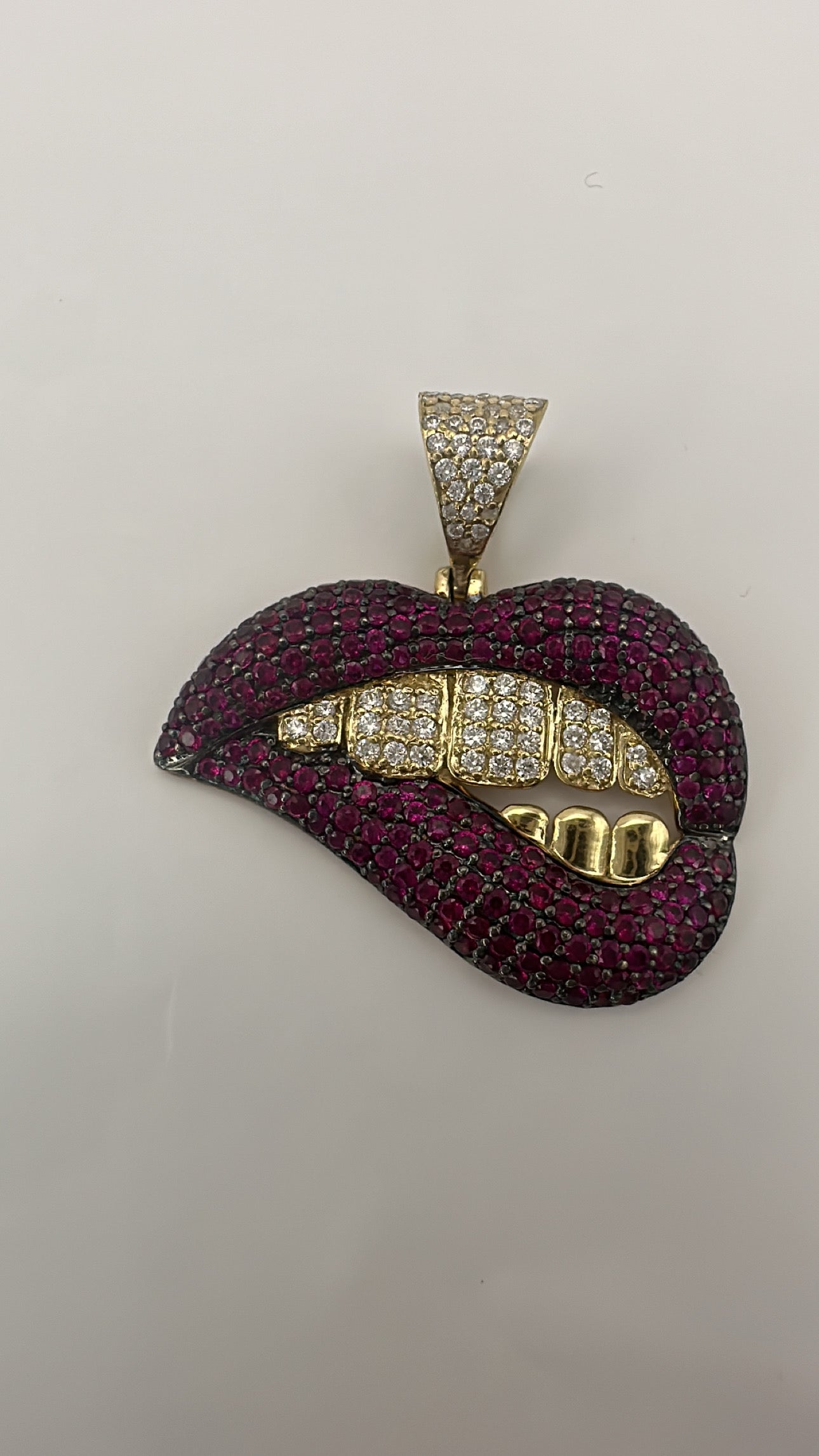 Mouth pendant