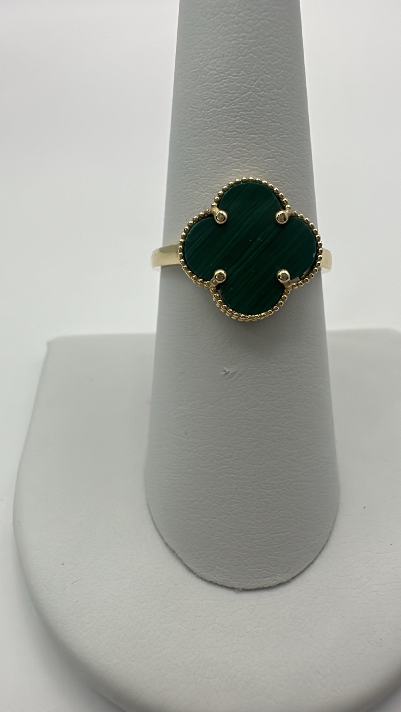 Women clover ring green