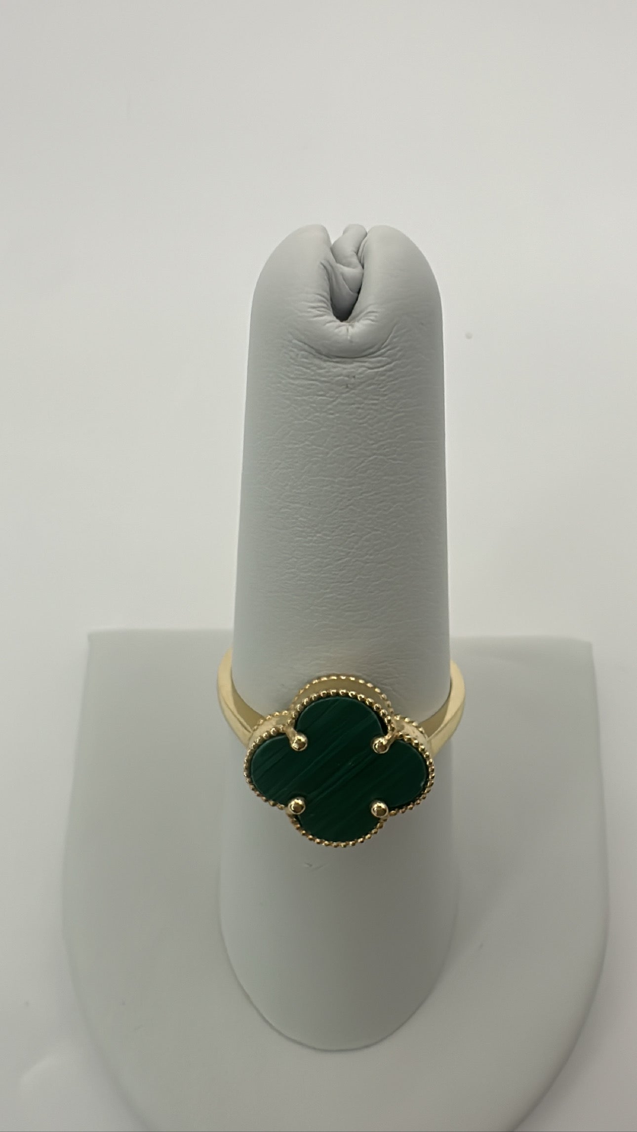 Women clover ring green