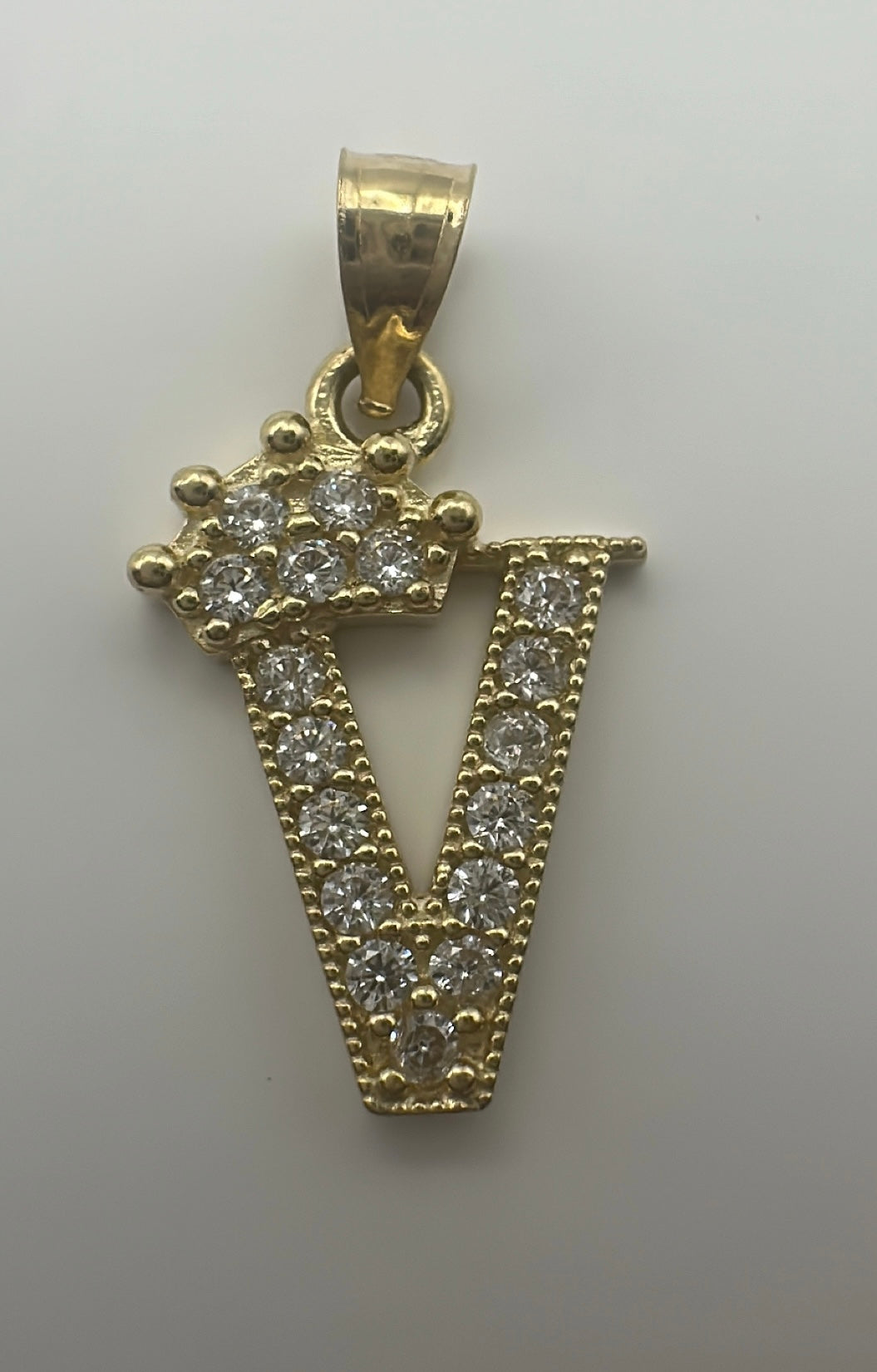 Small initial pendant letter "V"