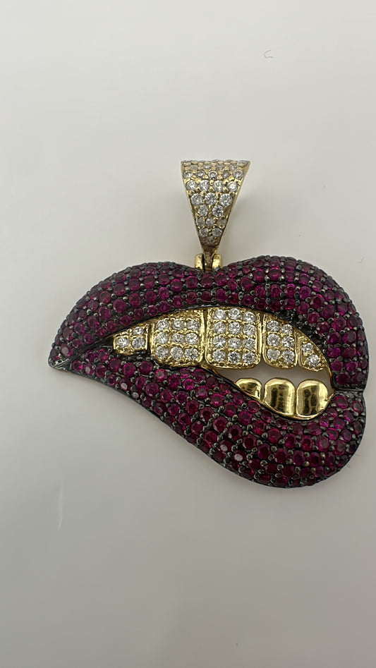 Mouth pendant