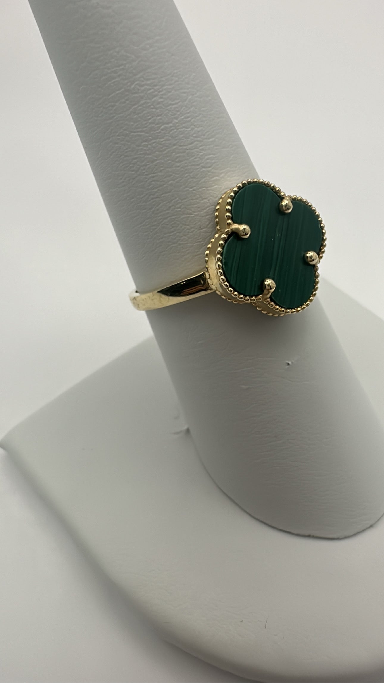 Women clover ring green